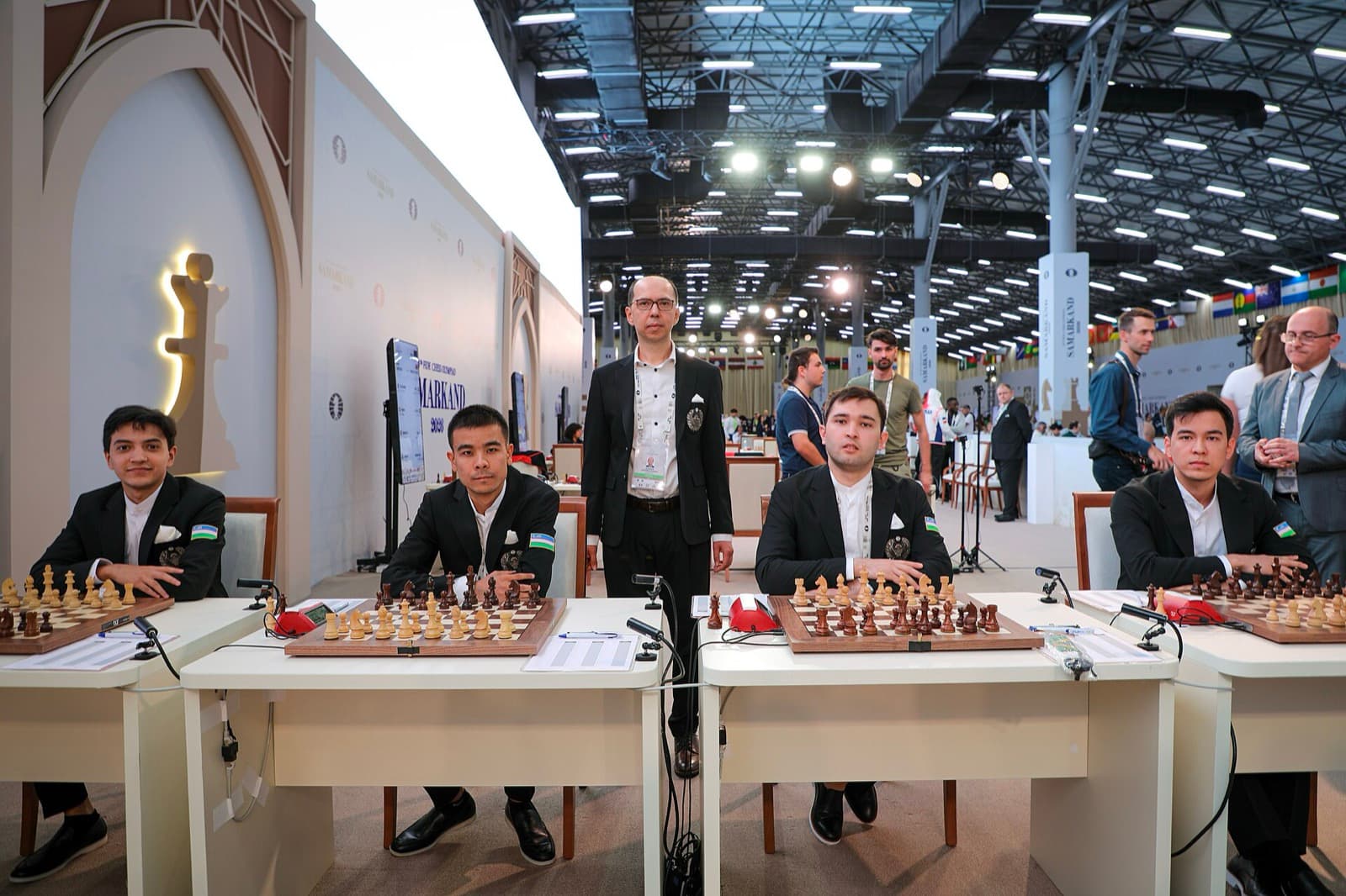 Olimpiyat şampiyonu Özbekistan Açık Milli Takımı, 46. FIDE Satranç Olimpiyatı'nda maç öncesi